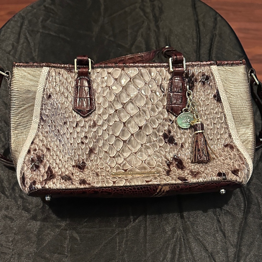 Elegant Snakeskin Patterned Handbag